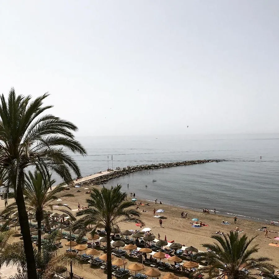 Neptuno Beachfront Apartments Marbella