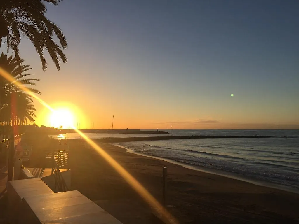 Neptuno Beachfront Apartments Marbella